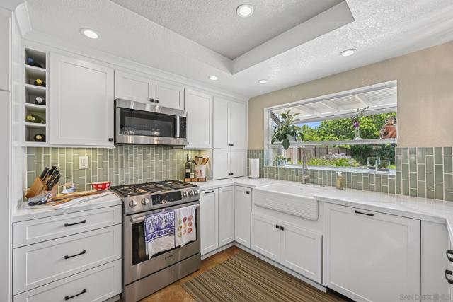 602 HOLLYRIDGE DRIVE, Encinitas CA: https://media.crmls.org/mediaz/903a0eaa-8e3e-4237-92a7-15d302412277.jpg