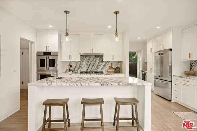 950 N Holliston Avenue, Pasadena CA: https://media.crmls.org/mediaz/903a621f-d67b-418b-a15c-4f3c8ede62fd.jpg