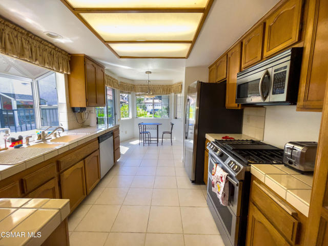 5964 Ruthwood Drive, Calabasas CA: https://media.crmls.org/mediaz/903a62ed-c1f0-4535-ab3d-efdcb810a194.jpg