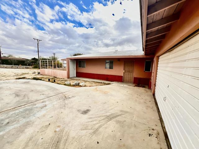 66775 Yucca Drive, Desert Hot Springs CA: https://media.crmls.org/mediaz/903aa1a7-6bef-43e1-98c6-f69865093827.jpg