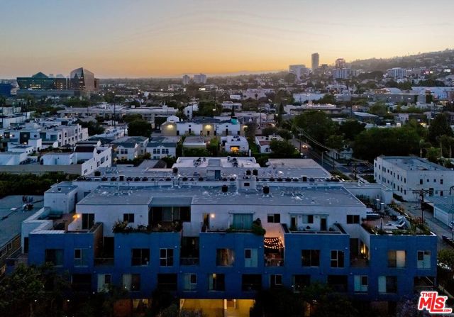 855 N Croft Avenue, Los Angeles CA: https://media.crmls.org/mediaz/903aca14-1110-4621-a265-84f91bf890b4.jpg