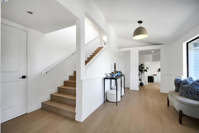 102 Castlewood Dr, Pleasanton CA: https://media.crmls.org/mediaz/903aee82-e3bf-4d83-950d-b03f0fc0ee3c.jpg