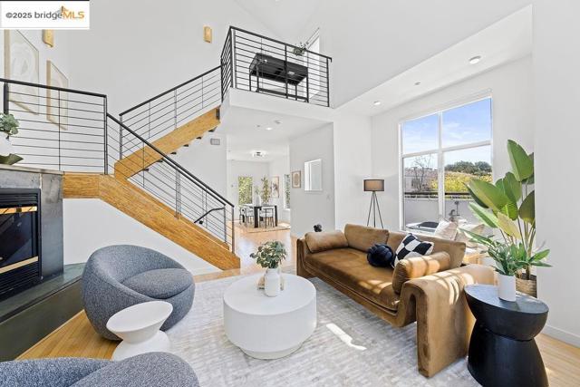 3927 Cerrito Ave, Oakland CA: https://media.crmls.org/mediaz/903b44cf-c6cc-441d-94b2-d05c24e634c7.jpg