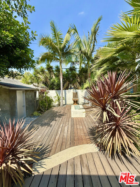 1153 N Poinsettia Place, West Hollywood CA: https://media.crmls.org/mediaz/903c13ce-9988-4b77-ba32-b3b2202706aa.jpg