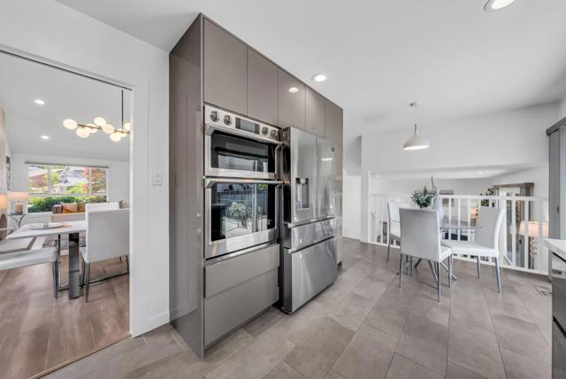 6 Whitecliff Court, San Mateo CA: https://media.crmls.org/mediaz/903c9d89-dd9d-4a3b-97a2-261046bccac3.jpg