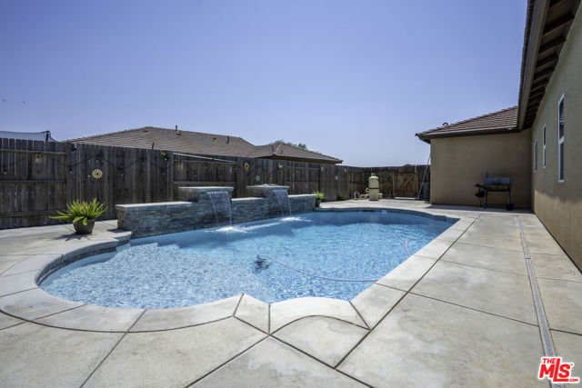 3605 Balvicar Drive, Bakersfield CA: https://media.crmls.org/mediaz/903ca727-04a2-4a99-82fb-56f67a3a20bf.jpg