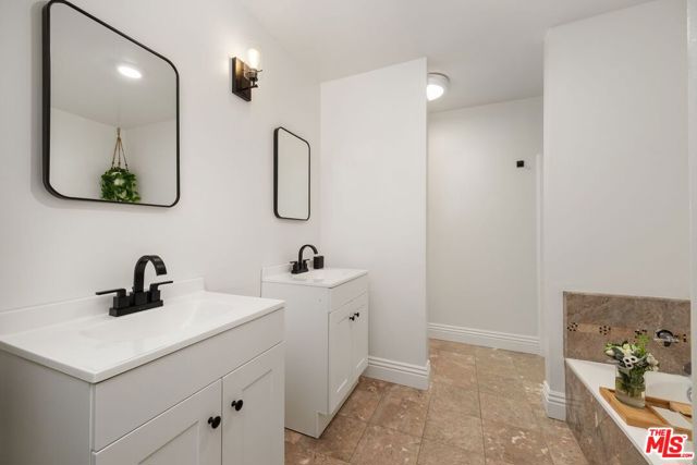 306 BORA BORA Way, Marina del Rey CA: https://media.crmls.org/mediaz/903e5c04-5eab-4f2e-8573-9bc74d24af40.jpg