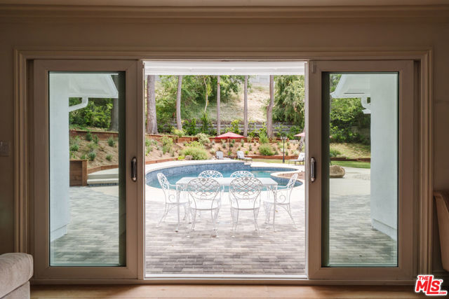 15514 Del Gado Drive, Sherman Oaks CA: https://media.crmls.org/mediaz/903e6059-80fa-44bf-9c06-9e4eabffdc05.jpg