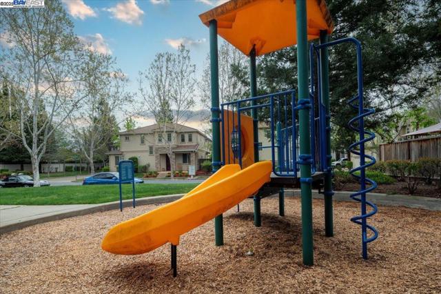 107 Limestone Cmn, Livermore CA: https://media.crmls.org/mediaz/903f15da-ed91-4b4f-a86d-a13bf219e02c.jpg