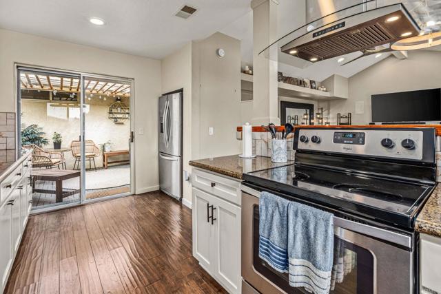 Detail Gallery Image 11 of 37 For 1887 Guilder Gln, Escondido,  CA 92029 - 3 Beds | 2 Baths