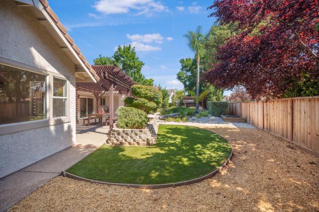 17157 Heatherwood Way, Morgan Hill CA: https://media.crmls.org/mediaz/90401d24-b369-4d2d-ac33-d5c262c37890.jpg