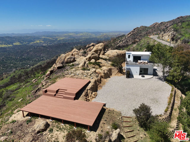24641 Piuma Road, Malibu CA: https://media.crmls.org/mediaz/90407c47-5def-4434-b42b-af50f5677ecb.jpg
