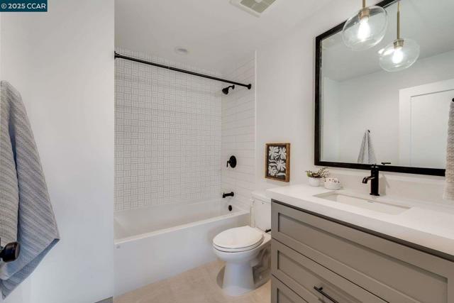 922 Brown Avenue, Lafayette CA: https://media.crmls.org/mediaz/90409ee4-d2b8-435c-ac50-b40196cf6c34.jpg