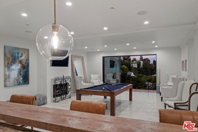 4733 Bonvue Avenue, Los Angeles CA: https://media.crmls.org/mediaz/9040ee6d-6672-40c4-b3cf-ab356ab90d46.jpg