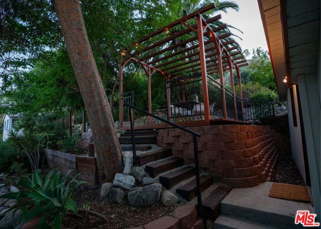 4559 E Rose Hill Drive, Los Angeles CA: https://media.crmls.org/mediaz/90417b89-9d02-4807-b3f5-bf7f552759b0.jpg