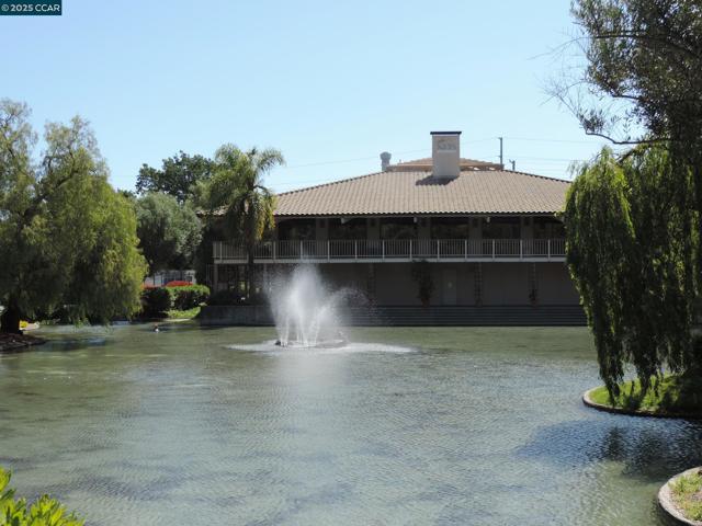 470 N Civic Dr., Walnut Creek CA: https://media.crmls.org/mediaz/90417e03-aeda-4195-b618-f860f1250fd3.jpg