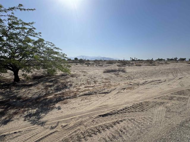 2715 Sea Garden Avenue, Thermal CA: https://media.crmls.org/mediaz/90418958-6c51-4435-9cbe-e907b0996d15.jpg