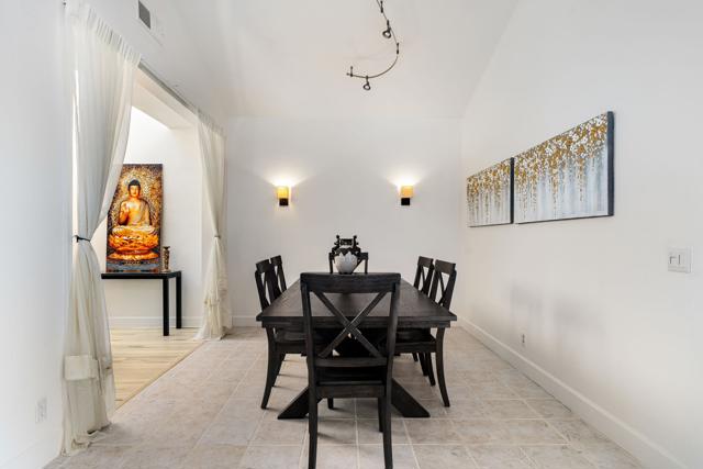 162 Lost River Drive, Palm Desert CA: https://media.crmls.org/mediaz/90418de2-cc64-409a-8de6-580afe273cce.jpg
