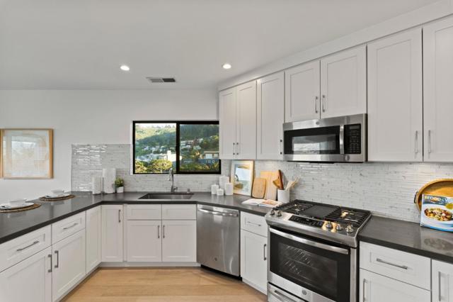 130 Blackburn Terrace, Pacifica CA: https://media.crmls.org/mediaz/904227bc-382f-4796-9eee-ef9589a5058b.jpg