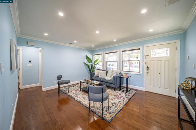 2421 Lincoln Ave, Richmond CA: https://media.crmls.org/mediaz/9042c8b6-66f9-47c0-985f-d294cdd9d5a0.jpg