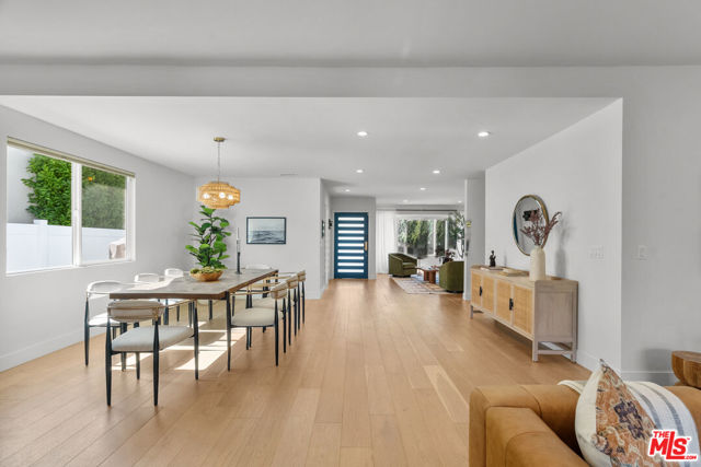 16820 Mccormick Street, Encino CA: https://media.crmls.org/mediaz/9043dbd2-a3a7-42a2-aa2a-0dee7f4eb9fd.jpg