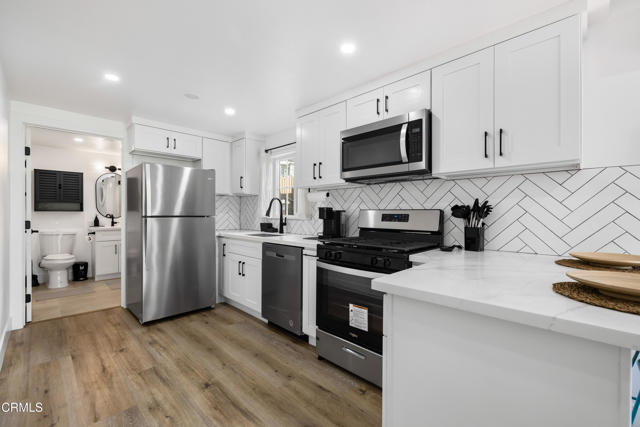 Detail Gallery Image 2 of 16 For 4260 Trent Way, Los Angeles,  CA 90065 - 2 Beds | 1 Baths
