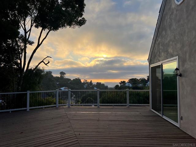 1935 Nautilus St, La Jolla CA: https://media.crmls.org/mediaz/9044beff-36bc-4681-af5d-f6fc2d83a9fd.jpg