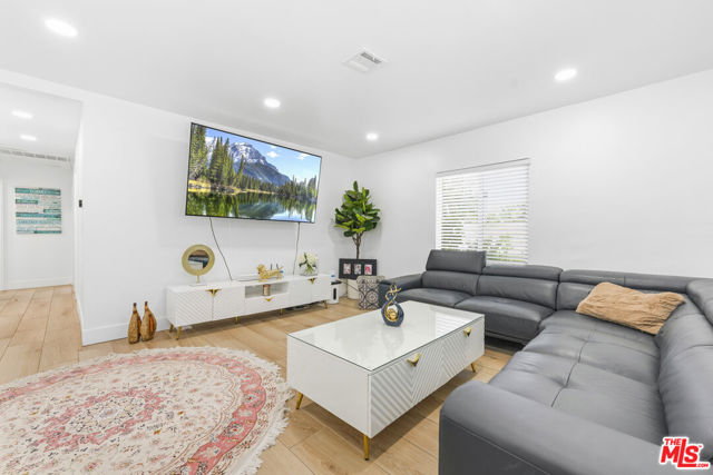 10214 Marcus Avenue photo 11