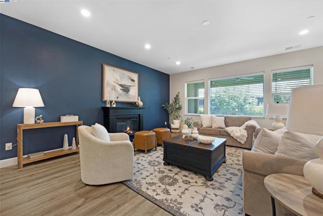 4650 Martha Ave, Tracy CA: https://media.crmls.org/mediaz/90456d1a-ded2-45eb-8295-c10101b8dd9c.jpg