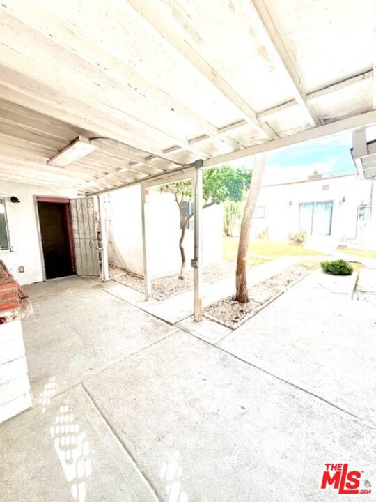 2940 Live Oak Street, Huntington Park CA: https://media.crmls.org/mediaz/90466ee1-cfb3-4628-94f3-575f22d7fbb5.jpg