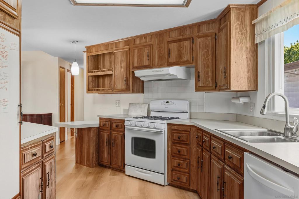 MLS #250042584SD image #16