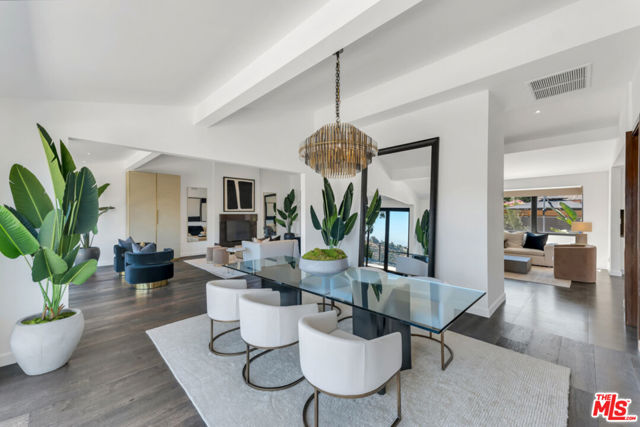 2960 LAKERIDGE Drive, Los Angeles CA: https://media.crmls.org/mediaz/904711a4-c678-4e8c-a091-c78efe1543c4.jpg