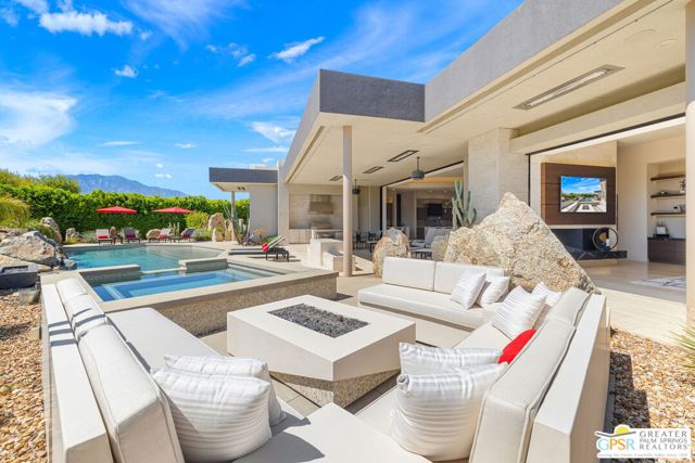 1 Sterling Ridge Drive, Rancho Mirage CA: https://media.crmls.org/mediaz/904740c8-786d-44b3-9d56-573f60dcef9f.jpg