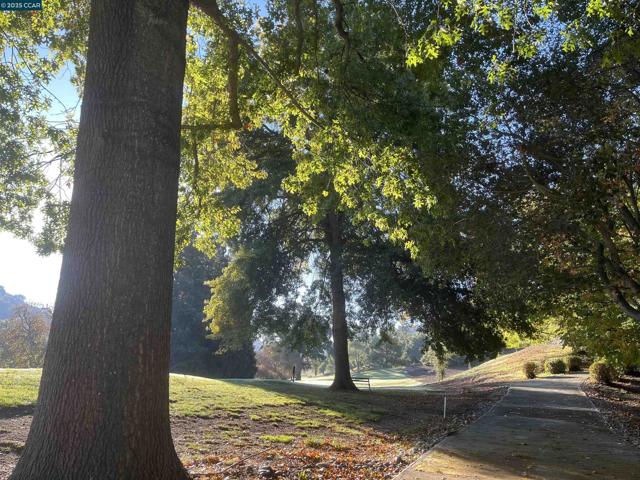 3417 Tice Creek, Walnut Creek CA: https://media.crmls.org/mediaz/904752a1-8fb6-4070-86de-6d4db27e2865.jpg