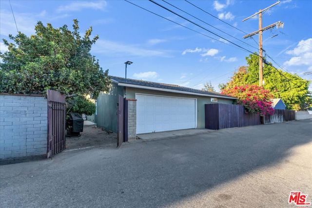 12430 Cumpston Street photo 42