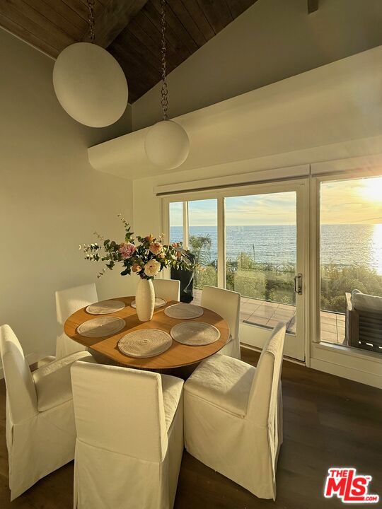 17728 Porto Marina Way, Pacific Palisades CA: https://media.crmls.org/mediaz/9047f1ae-8280-44a8-8775-845166c32c06.jpg