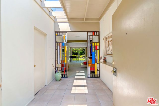 7545 Kimdale Lane, Los Angeles CA: https://media.crmls.org/mediaz/904816de-10a9-4b23-82ba-e683d3420b97.jpg