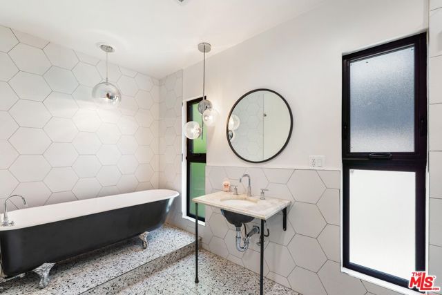 3775 Aloha Street, Los Feliz CA: https://media.crmls.org/mediaz/904905d2-882e-4f39-934f-95488975c1c2.jpg