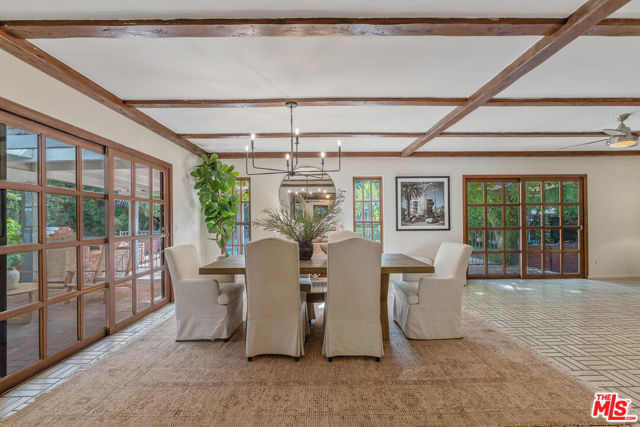 4835 Corbin Avenue, Tarzana CA: https://media.crmls.org/mediaz/90492cf2-218b-46a0-8ed3-65f60ec97e70.jpg