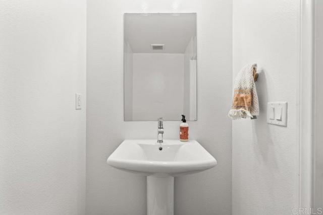 Detail Gallery Image 30 of 69 For 1763 Laurelwood Way, Oceanside,  CA 92057 - 3 Beds | 2/1 Baths