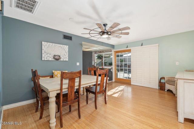 1076 Calle Contento, Thousand Oaks CA: https://media.crmls.org/mediaz/90493bce-8de2-4cb6-b6ab-26b61acdbf1e.jpg
