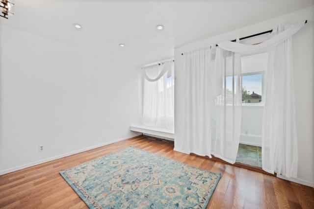 441 W Macarthur Boulevard, Oakland CA: https://media.crmls.org/mediaz/904962fc-1be6-41f8-b34f-8c3d11c21cb8.jpg