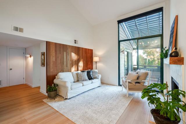 318 Soquel Avenue, Santa Cruz CA: https://media.crmls.org/mediaz/904a0f11-30ac-4e73-a33e-d46342359d64.jpg