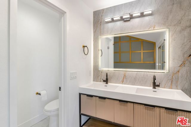 7550 Zombar Avenue, Van Nuys CA: https://media.crmls.org/mediaz/904a2c6e-7732-4cf6-81cf-eb6818f4e357.jpg