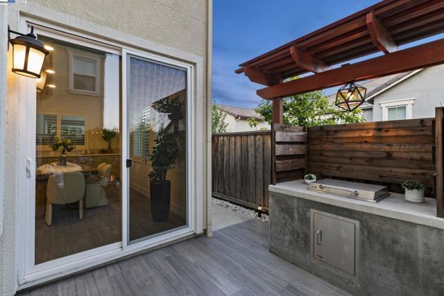 318 Paradiso Ct, San Ramon CA: https://media.crmls.org/mediaz/904a48c8-d2ec-4bd5-bff8-8b108a3b9ca1.jpg