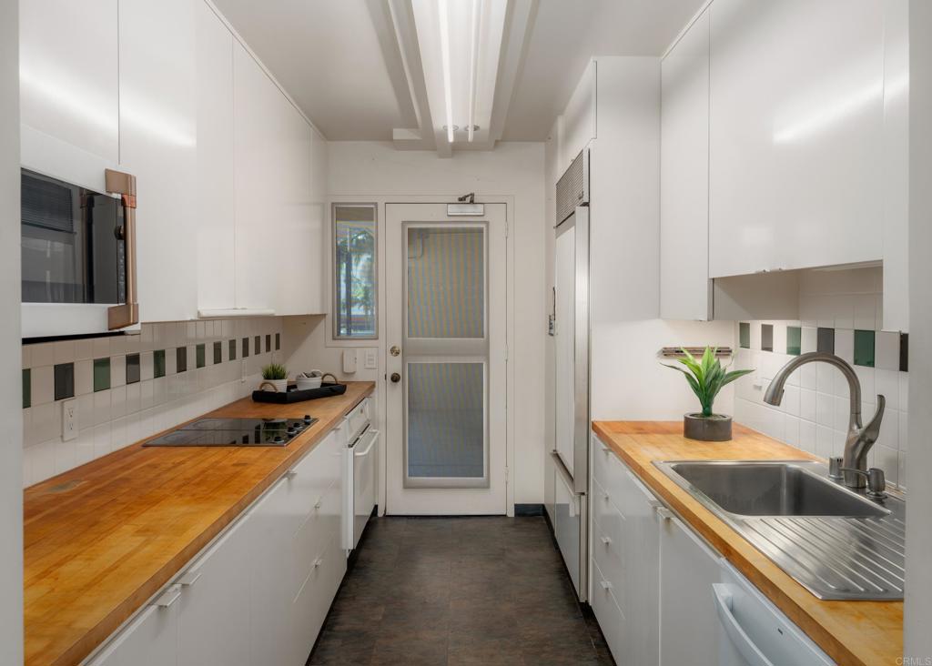 939 Coast Boulevard - photo 15