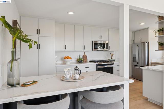 6801 ARMOUR DRIVE, Oakland CA: https://media.crmls.org/mediaz/904a62c4-7c0a-432d-a1ee-13738fde9010.jpg