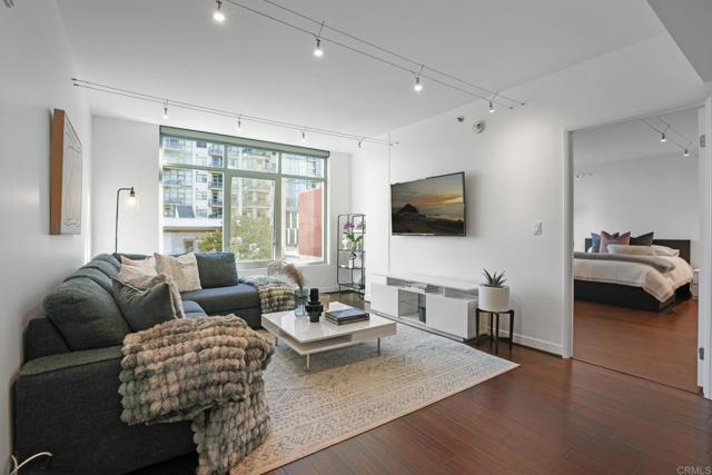 Image 3 of 28 For 425 Beech Street 521