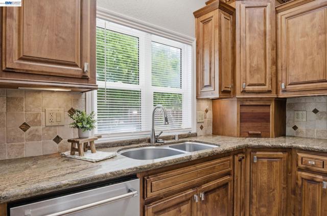 1782 Whitecliff Way, Walnut Creek CA: https://media.crmls.org/mediaz/904a7e89-4845-46d9-8d89-85ebd04f328f.jpg