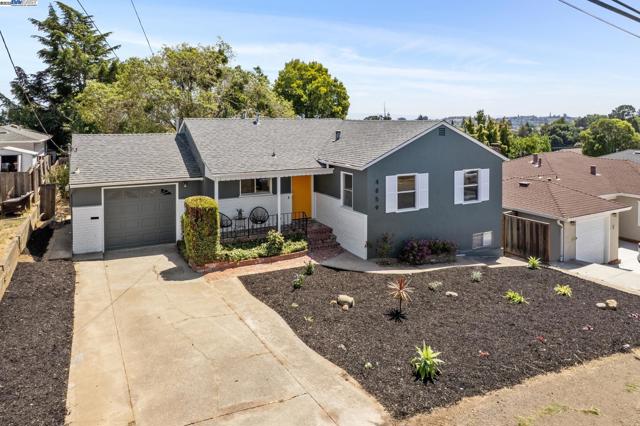 4859 Seaview Ave, Castro Valley CA: https://media.crmls.org/mediaz/904b472d-9618-453e-8873-4c0b143506ab.jpg